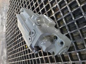 Liebherr Rottura del tubo a sinistra